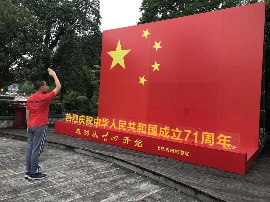 投影仪和电视机到底哪个使用感更好？游戏画面